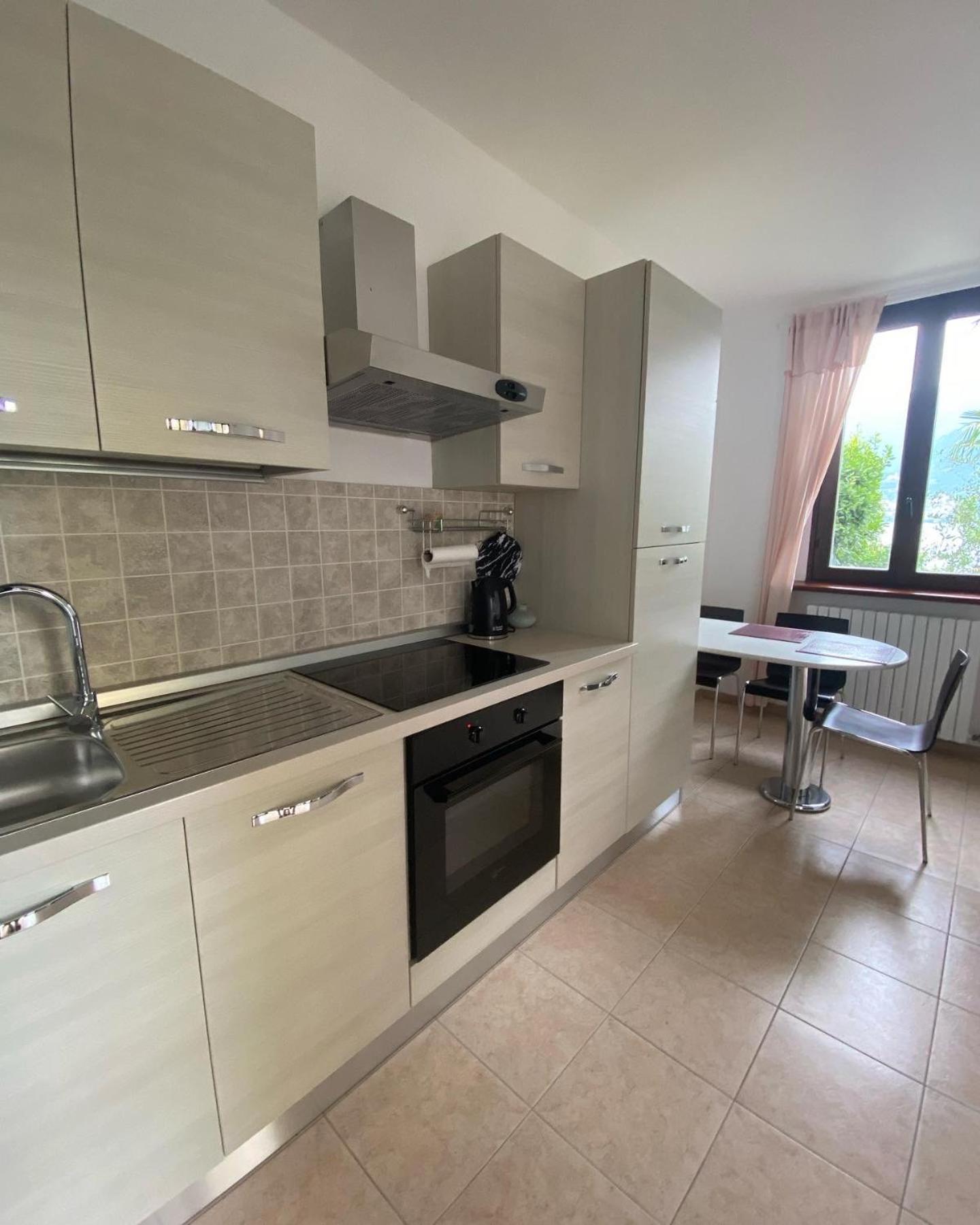 Peonia Apartment - Appartamento Vista Lago Лезено Экстерьер фото