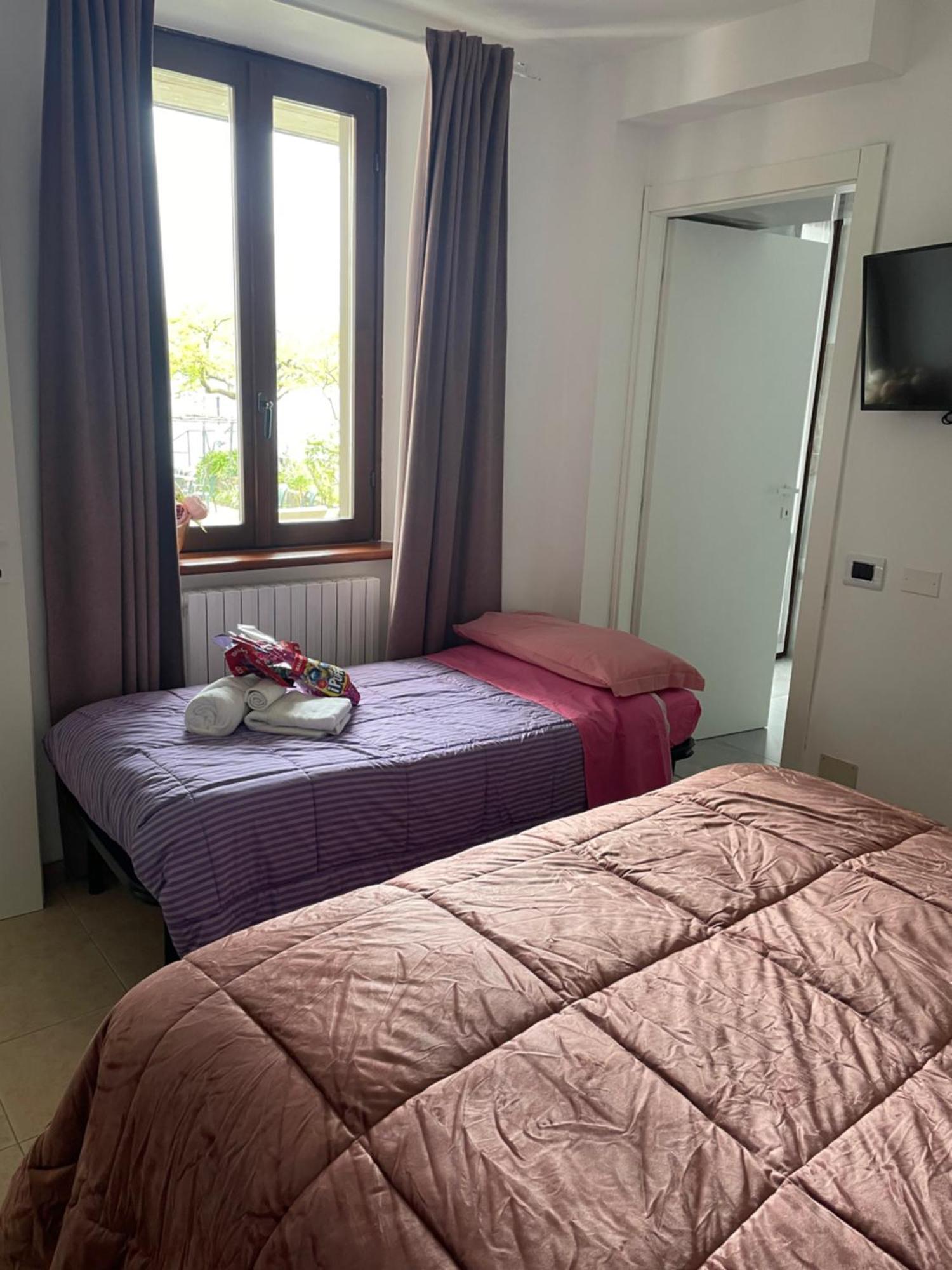 Peonia Apartment - Appartamento Vista Lago Лезено Номер фото